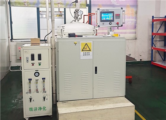 High temperature graphitization furnace for small laboratories