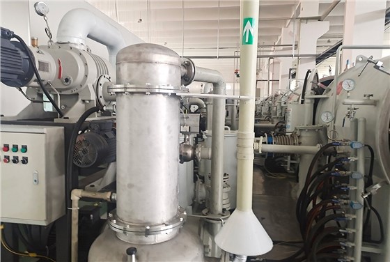 Vacuum carbonization furnace