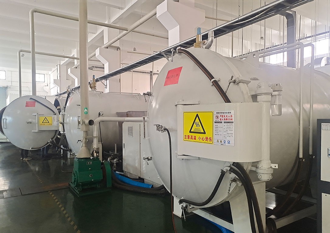 Horizontal high temperature graphitization furnace